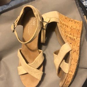 Toms sandals heels natural/neutral color size 11